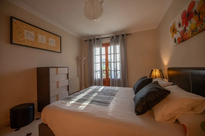 3 bedroom, 1 bathroom apartment and parking for seasonal rental — photo 8