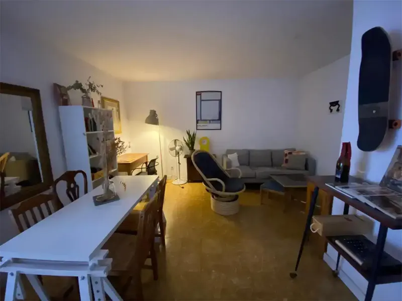 Se alquila **habitación en piso compartido** en un primer piso (sin ascensor), ideal para quien busca un ambiente tranquilo y luminoso. El p — photo 5