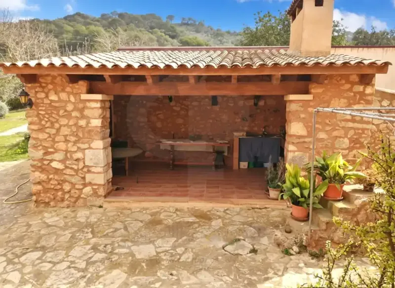 In the heart of southeastern Mallorca, on the outskirts of the picturesque village of S'Horta, lies this exclusive rustic finca with license — photo 4