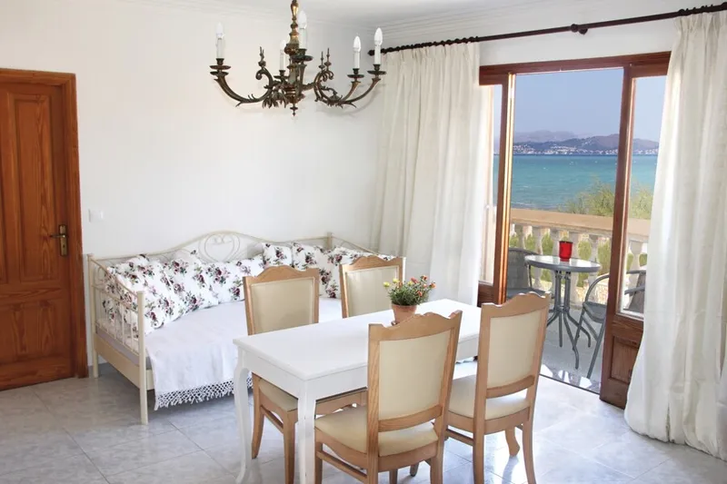 Spacious Detached House in Second Line of Beach with Holiday Licence, Local Licence and Lots of Possibilities! — photo 5