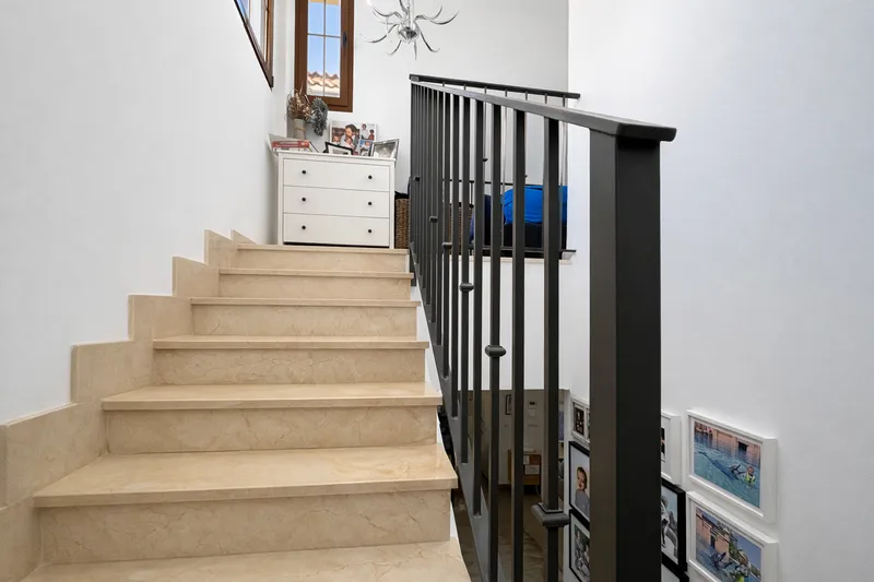 Elegant townhouse in an exclusive residential complex in Camp de Mar — photo 9