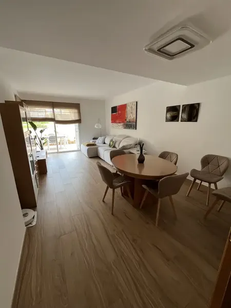 Chalet adosado de 3 plantas con jardín, solárium y garaje particular. — photo 6