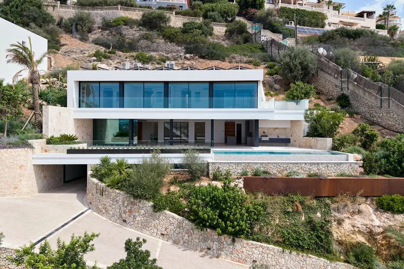 Spectacular newly built villa with fantastic sea views in Santa Ponsa — photo 1