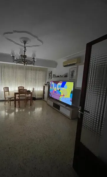 Fincas Molina offers you exclusively this home in the Coll d'en Rabassa area with many renovation possibilities. 2nd floor without elevator — photo 1