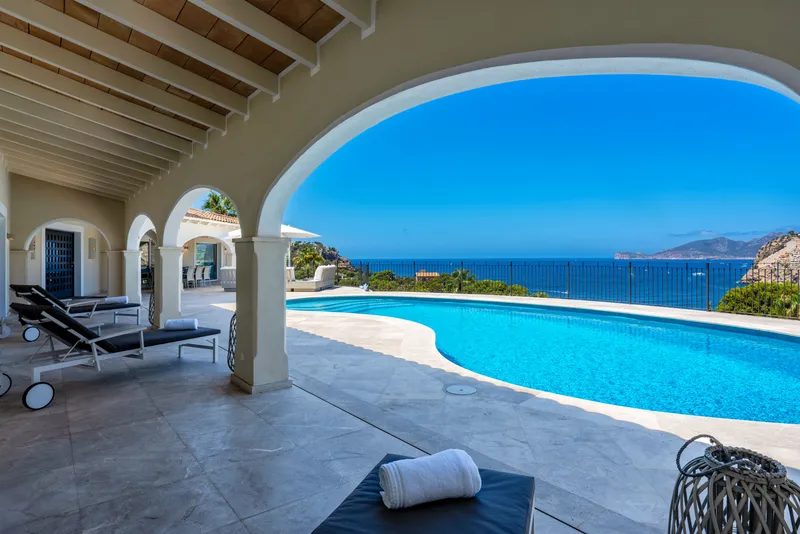 Modern Mediterranean villa with panoramic views of the sea, the harbor and the mountains — photo 3