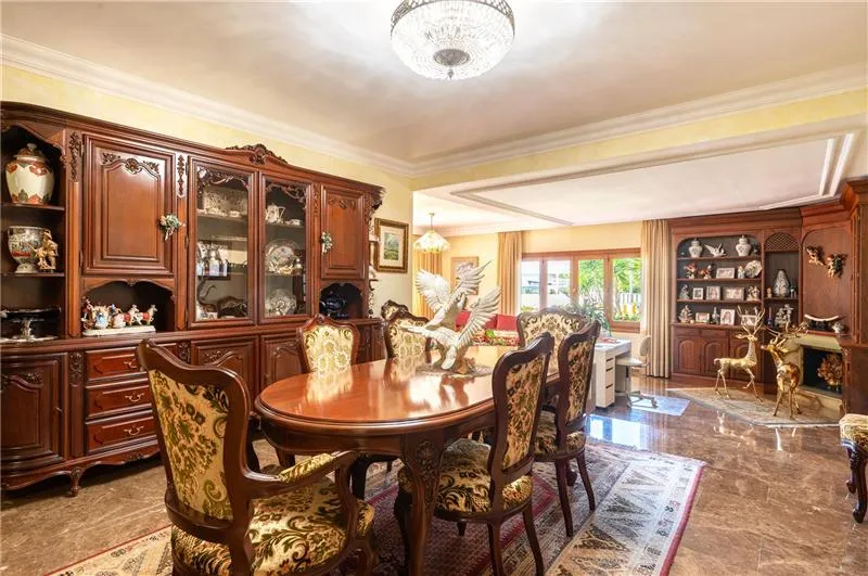Detached villa with swimming pool on a plot of approx. 859 m² — photo 6