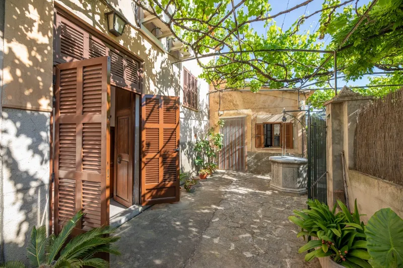 Country house with garage and large plot near the beach in Port de Sóller — photo 3