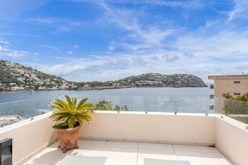 First Sea Line Mallorca – Penthouse with Pool, Terrace and Beach Access — photo 11
