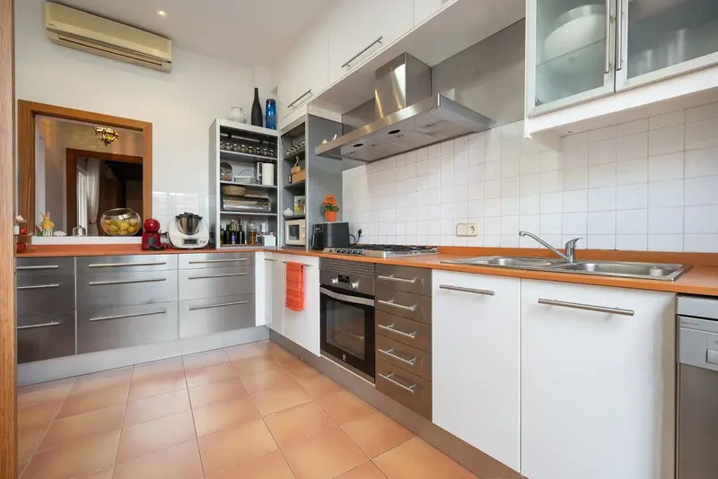 House of 222 m2 in Pollença with garage for a small car and approx. 30 m2 of terraces and patio. It has 4 bedrooms, one of them on the ground floor — photo 8