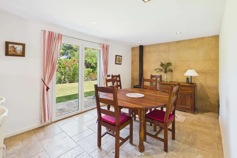 Surrounded by Mediterranean vegetation and just 1.5 km from the white sandy beaches of Playa de Muro, this beautiful finca combines — photo 12