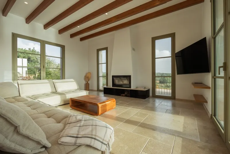 Porreres quiet location country property for sale with various terraces and wooden beams — photo 7