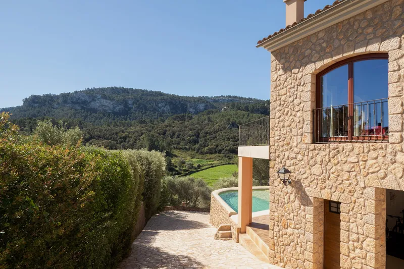 Villa with impressive mountain views and pool in Puigpunyent — photo 4