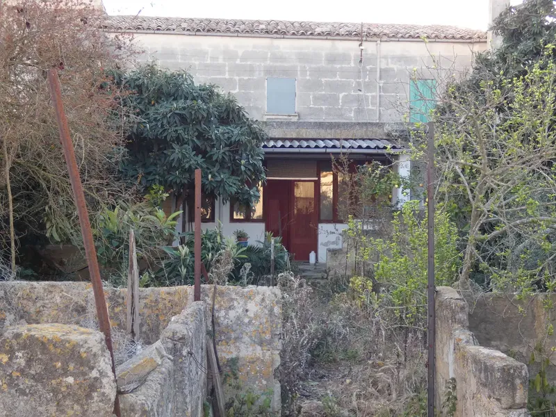 Large typical Mallorcan house for sale in the emblematic village of Petra. The property with about 270 m², built on two floors and another 10 — photo 4