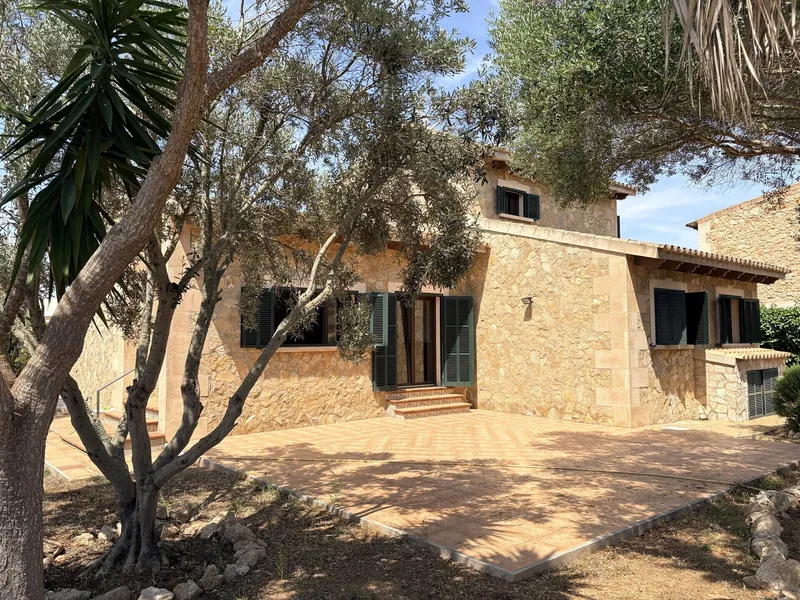 Spacious chalet with 4 bedrooms and communal pool in Sa Ràpita — photo 2