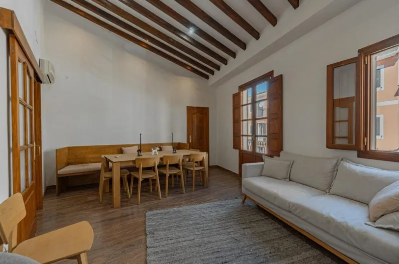 Townhouse with Renovation Project and Licence in Santa Catalina — photo 1