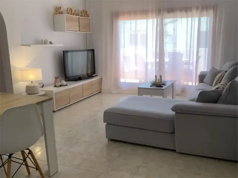 Este apartamento para alquiler se encuentra en una ubicación verdaderamente excepcional, ideal para aquellos que buscan un espacio de relaja — photo 4