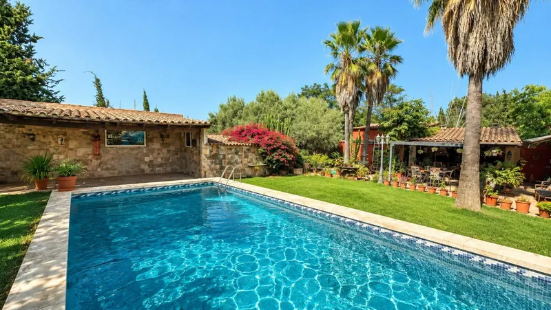 7.000m² Finca mit 6 SZ, 5 Bädern und Thermalwasser zu kaufen — photo 1