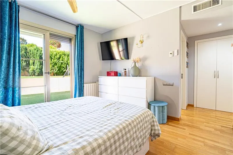 Ground floor flat with a private garden of approx. 263m² in a residential complex with a communal swimming pool — photo 9