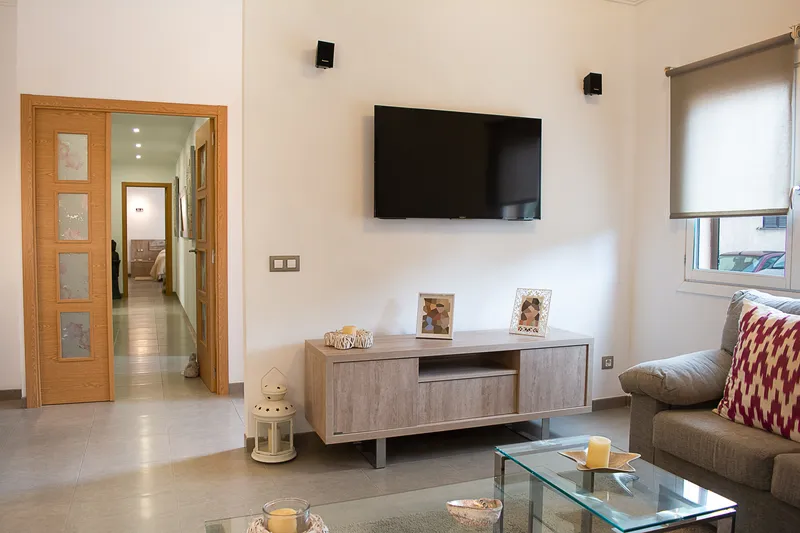 Large townhouse with two residential units, studio, pool, patio and roof terrace — photo 9