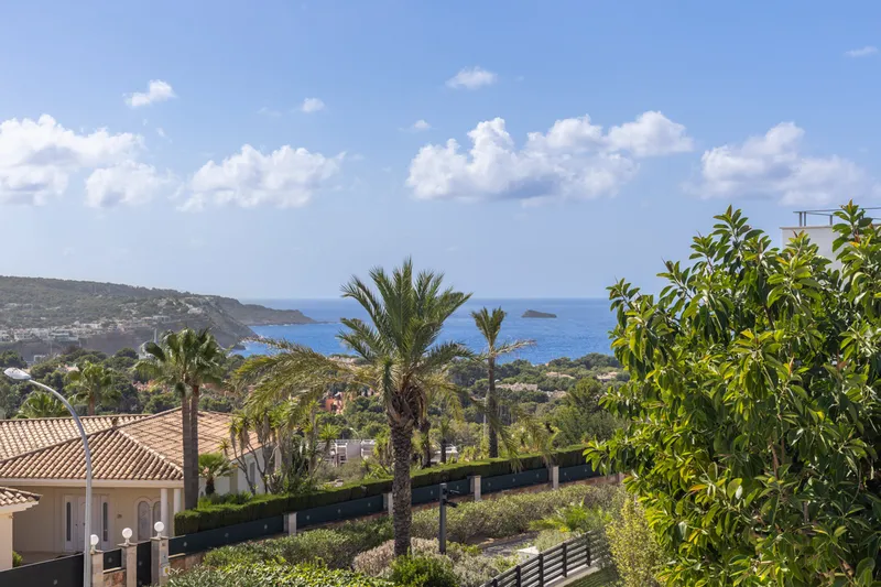 Spacious family villa with Mediterranean charm in Santa Ponsa — photo 4
