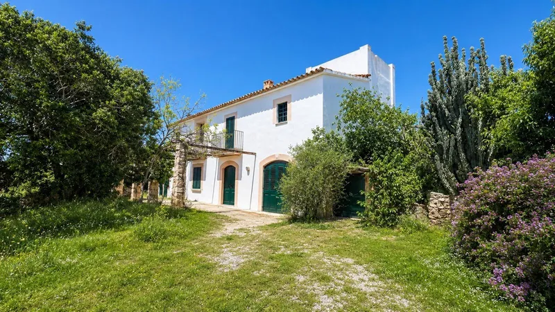 Mallorcan finca for renovation with flat land and safareig — photo 1
