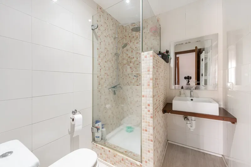 Modern apartment in a building with lift and terrace 154m2 — photo 9