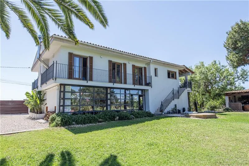 Country property on a plot of approximately 7,173 m² in Palma — photo 1