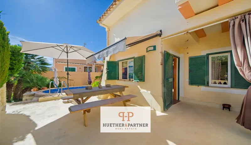 Casa unifamiliar en Cales de Mallorca con piscina, 2 dormitorios y 2 baños: una vivienda con mucho encanto que ofrece gran privacidad, ampli — photo 1