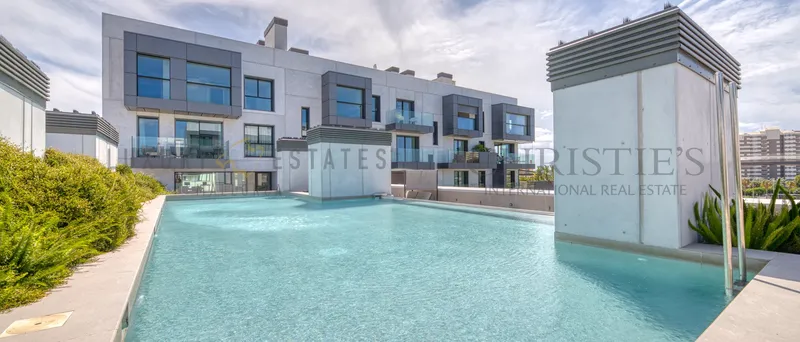 New build penthouse in Palma with partial sea views — photo 1
