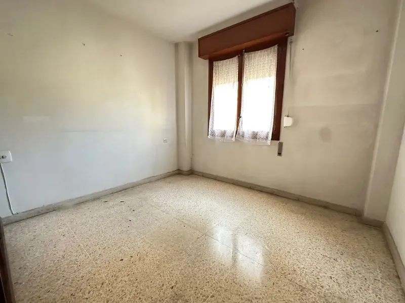 Apartment in Camp Redó, Calle Albacete, 64 m2, living-dining room, kitchen with laundry, 3 bedrooms and 1 bathroom — photo 6