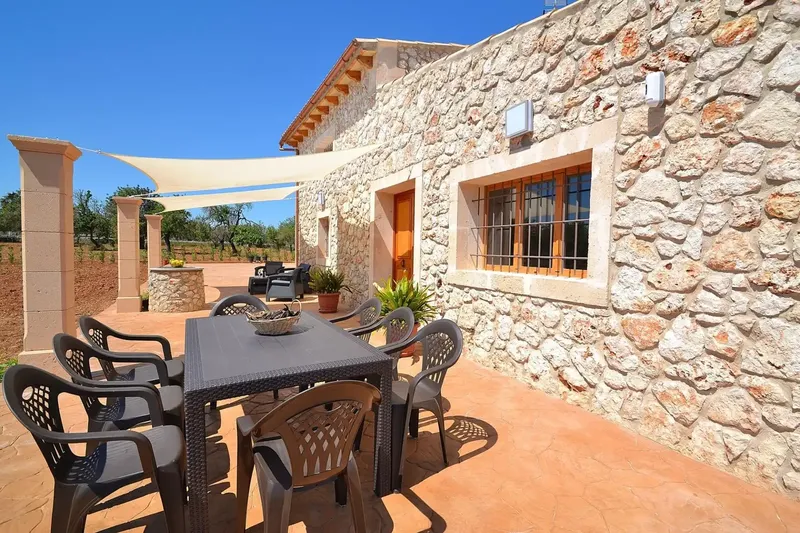 Enjoy the tranquility of the Mallorcan countryside in this beautiful finca with private pool, available for seasonal rental, located in — photo 12
