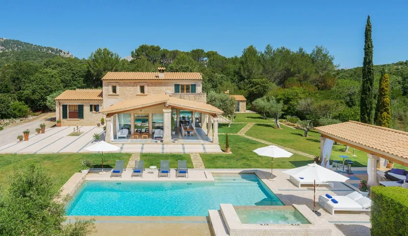 Luxury property with sw... — photo 2