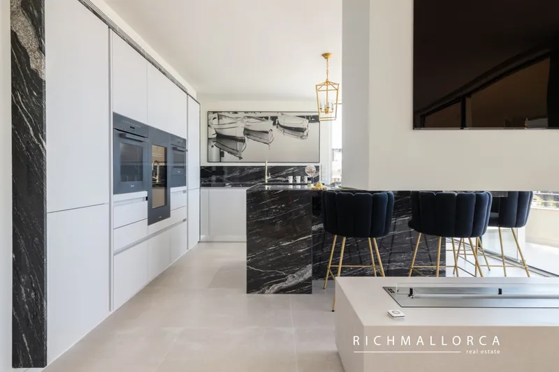 Avantgarde penthouse with infinity pool and exclusive finishing — photo 9