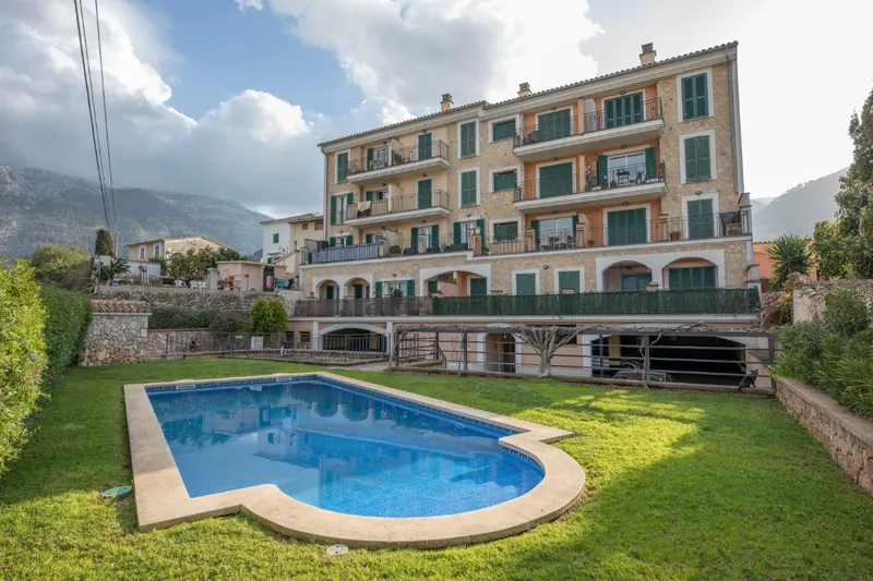 Large modern apartment with terrace and community pool in Sóller for longterm rent — photo 1
