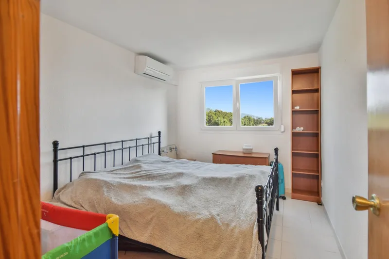 Apartment with community pool — photo 10