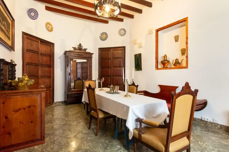 This house, whose origins date back to the first half of the 19th century, preserves all the historical elements of a manor house — photo 9