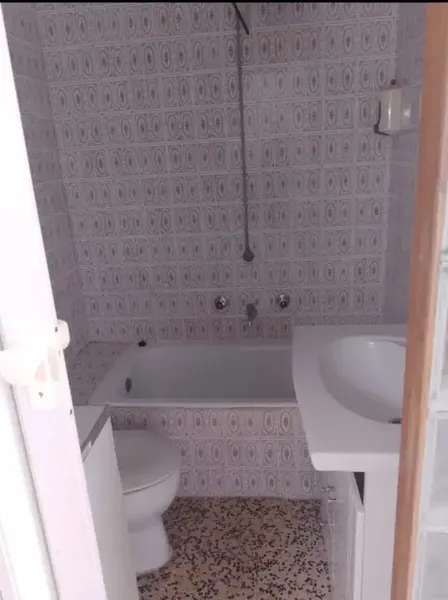 Por favor, abstenerse inmobiliarias. Ya tengo varias trabajando el ello. Gracias. Dispone de cédula de habitabilidad y Certificado de No inf — photo 4
