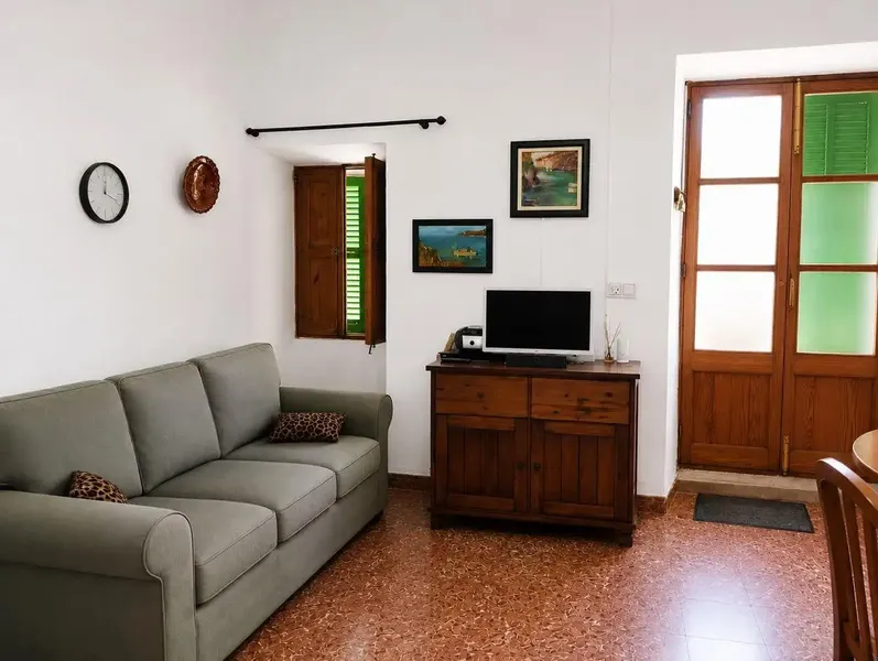 Village house with history in the center of Costitx | Ideal for investors — photo 1
