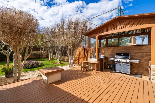 Family home with private garden and pool for sale in Port Adriano, Mallorca — photo 4