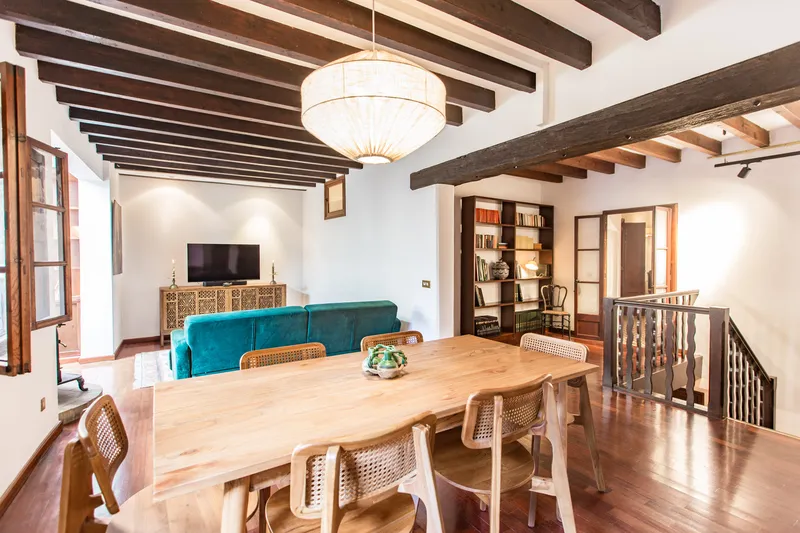 Spacious apartment in a quiet area of the Old Town – Monti-Sión — photo 2