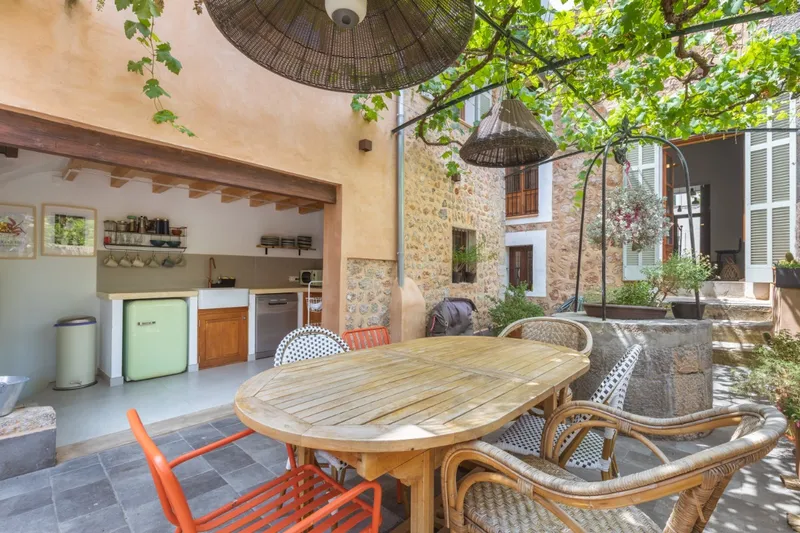 Traditional and renovated century-old townhouse in central Sóller — photo 7