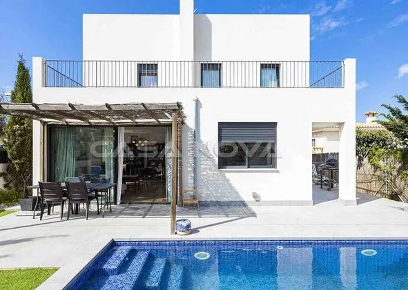 Detached house in Son Ferrer, Calvià — photo 1