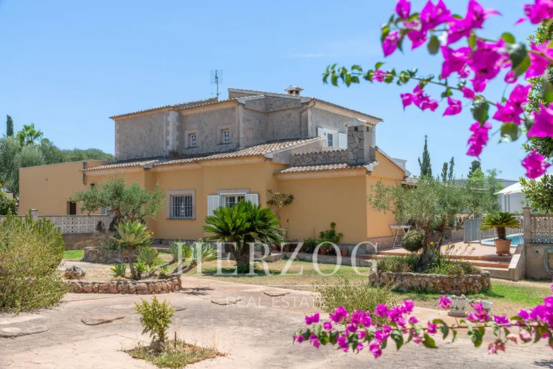 Spacious villa with a private pool and panoramic views in Sa Cabaneta — photo 5