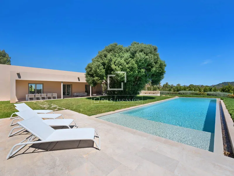 550m² country house with 60m² terrace for sale in Canyamel — photo 2