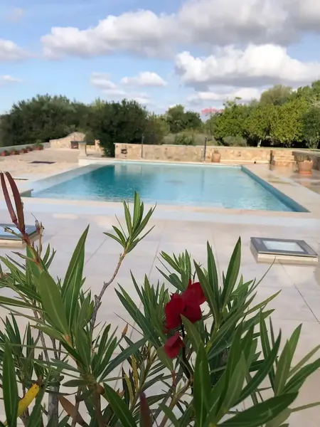 This impressive luxury villa is rented for a long season, with a minimum stay of 32 nights. The price varies depending on the period — photo 4