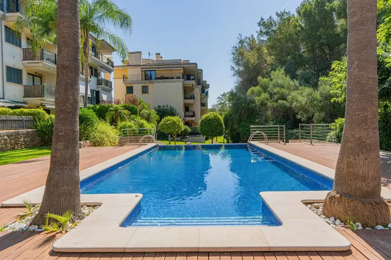 Discover this elegant ground floor with south-facing garden, with views of Bellver forest and located in one of the best areas of Sa T — photo 5
