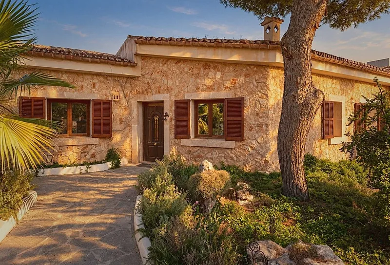 Mediterranes Meerblick Chalet in Cap des Moro - drei Schlafzimmer, Pool und überdachte Terrasse in Strandnähe — photo 2