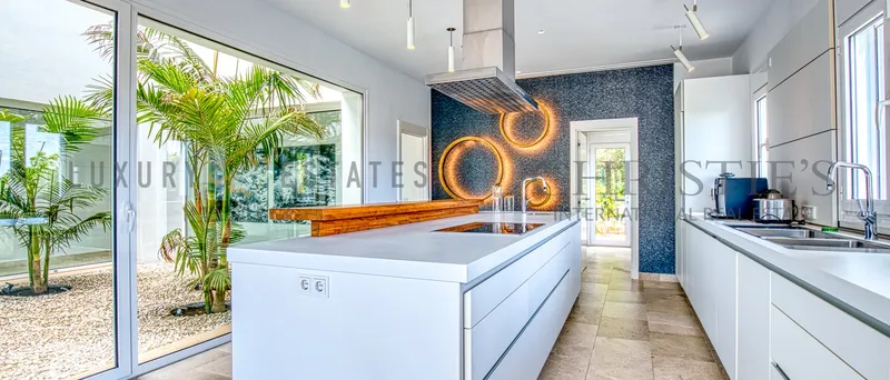 Modern Mediterranean villa in Santa Ponsa with sea views — photo 3