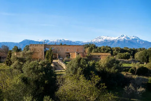Lloret de Vistalegre, Historic estate near Sineu with approximately 76 hectares of land. Purchase — photo 1