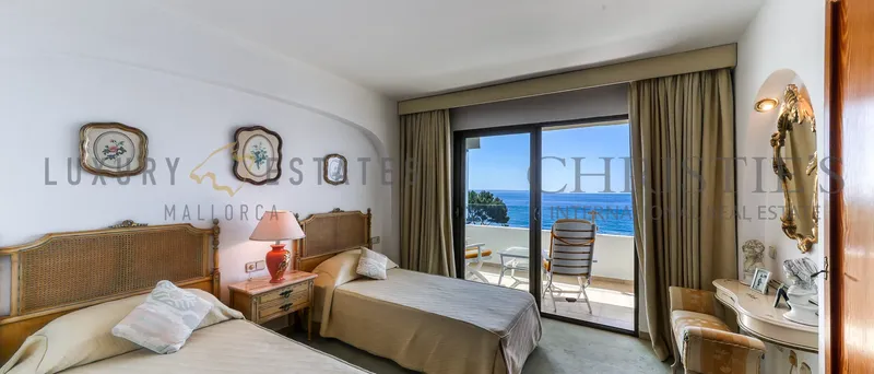 Penthouse in Palmanova in first sea line with beach access — photo 10